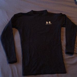 Mens small compression Under Armour shirt.